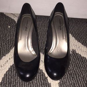 Super comfy black leather heels